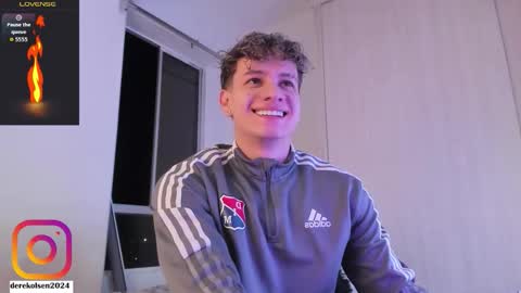 Derek  IG Derekolsen2024 online show from October 23, 2025, 2:44 am