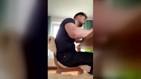 Snapshot of derkleinerabauke chatting on May 8, 2026, 12:10 pm derkleinerabauke online show from May 8, 2026, 12:10 pm