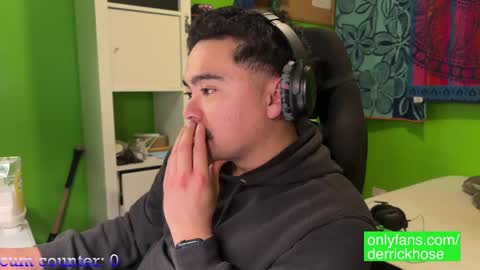 Snapshot of derrick_hose chatting on January 10, 2025, 5:26 am Derrick Hose online show from January 10, 2025, 5:26 am