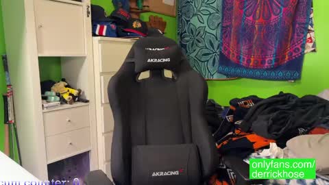 Snapshot of derrick_hose chatting on March 2, 2025, 3:13 am Derrick Hose online show from March 2, 2025, 3:13 am