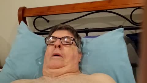 Desmon1958 online show from April 8, 2026, 8:31 pm