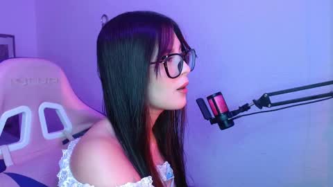 destinya_ online show from June 3, 2026, 11:24 am