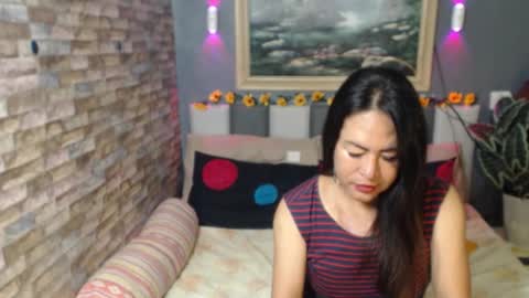 Snapshot of destinyrosexx chatting on November 1, 2025, 2:35 am Rose online show from November 1, 2025, 2:35 am