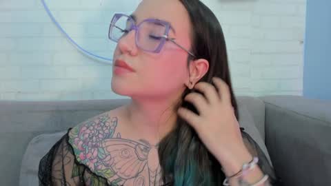 Deva Blue online show from February 7, 2025, 8:44 am