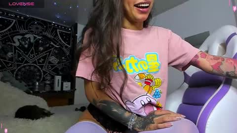 Snapshot of devadoll chatting on February 24, 2025, 1:46 am Gi HELP ME REACH 50 THUMPS UP 3 online show from February 24, 2025, 1:46 am