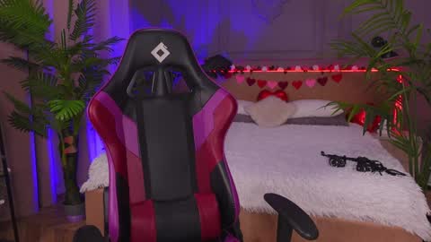 devilinee online show from February 5, 2025, 10:51 am