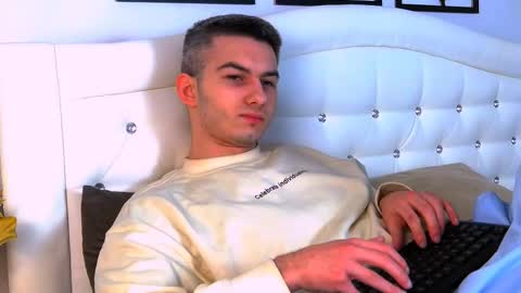 devin_ho online show from February 14, 2025, 10:25 pm