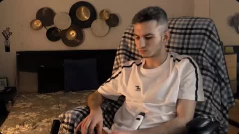 devin_ho online show from January 12, 2026, 12:21 pm