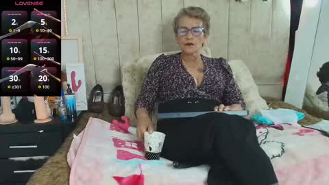 Devora online show from November 19, 2025, 2:33 am