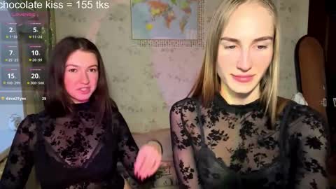 Snapshot of devpip chatting on November 19, 2025, 1:44 pm Pippi online show from November 19, 2025, 1:44 pm