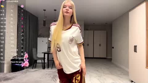 dewdropdoll online show from July 16, 2026, 8:04 pm