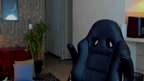 JULIAN online show from December 14, 2025, 1:00 am