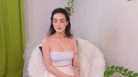 Snapshot of di__moon__ chatting on November 17, 2025, 5:08 pm Di moon online show from November 17, 2025, 5:08 pm