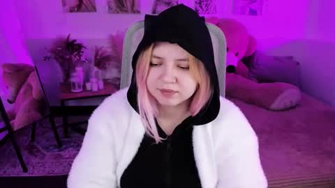 Dia online show from February 18, 2026, 7:43 pm