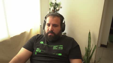 Snapshot of dicristalino chatting on December 7, 2024, 2:35 pm Cristian Dipolino online show from December 7, 2024, 2:35 pm