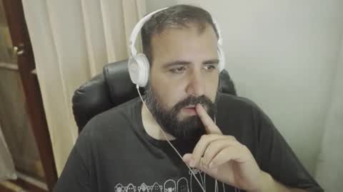 Snapshot of dicristalino chatting on December 17, 2025, 2:28 am Cristian Dipolino online show from December 17, 2025, 2:28 am