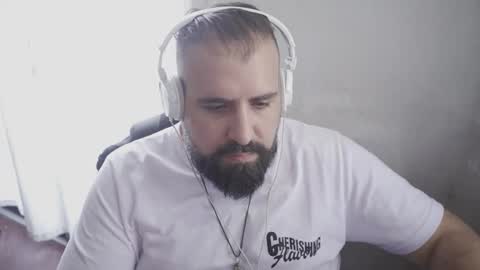 Snapshot of dicristalino chatting on March 6, 2026, 5:42 pm Cristian Dipolino online show from March 6, 2026, 5:42 pm