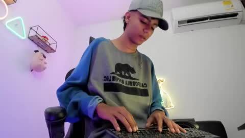 dikey_18 online show from December 13, 2024, 9:41 pm