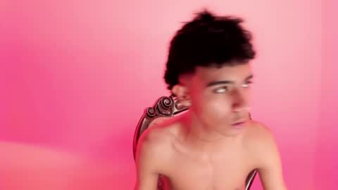 dikey_18 online show from February 8, 2025, 11:02 pm