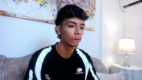 dikey_18 online show from March 4, 2025, 8:38 pm