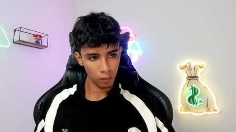 dikey_18 online show from March 11, 2025, 5:49 am