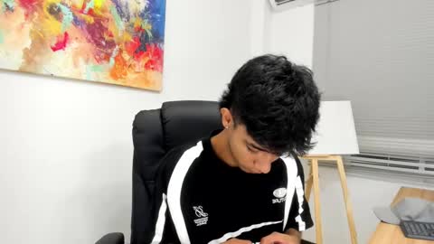 dikey_18 online show from March 11, 2025, 8:42 pm