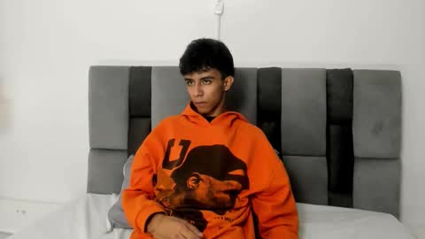 dikey_18 online show from September 26, 2025, 11:20 pm