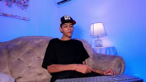 dikey_18 online show from September 29, 2025, 10:14 pm