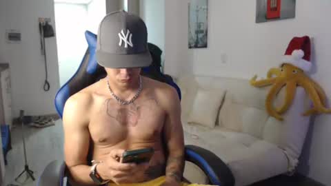 Snapshot of dilanxxx8888 chatting on December 14, 2025, 12:16 am dilanxxx8888 online show from December 14, 2025, 12:16 am