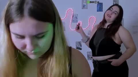 dina_bloom online show from February 1, 2026, 7:56 pm