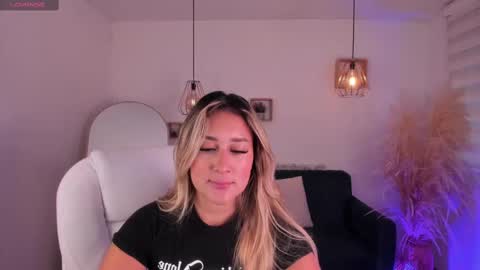   online show from October 8, 2025, 12:03 pm