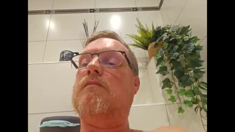 dirkkie1975 online show from May 2, 2026, 6:35 pm