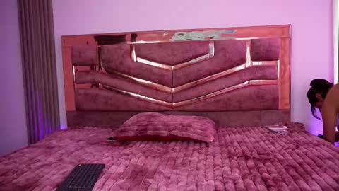 Dirty online show from November 24, 2025, 7:24 pm