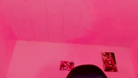 Naomy  online show from October 3, 2025, 3:14 am