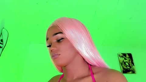 Naomy  online show from October 7, 2025, 4:04 pm