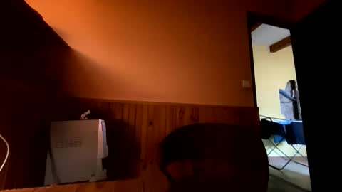 dirtyuniversal online show from April 25, 2026, 1:41 pm