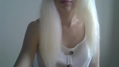 DitaMilton online show from November 2, 2025, 11:56 am