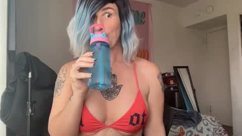 Snapshot of divinathedivine chatting on October 3, 2025, 5:21 pm divinathedivine online show from October 3, 2025, 5:21 pm