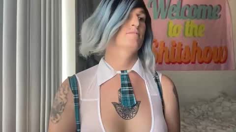 Snapshot of divinathedivine chatting on October 24, 2025, 7:32 pm divinathedivine online show from October 24, 2025, 7:32 pm