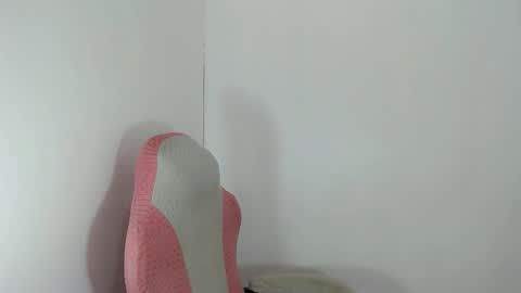 Crystal mae online show from May 3, 2026, 1:39 pm