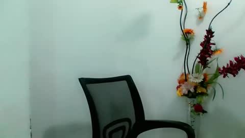 Snapshot of divinegrace10 chatting on December 9, 2024, 2:56 am Divine Grace Close To Your Hear online show from December 9, 2024, 2:56 am