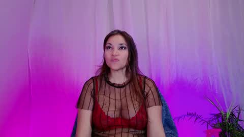 Snapshot of divinelynn chatting on January 1, 2025, 6:16 pm DivineLynn online show from January 1, 2025, 6:16 pm