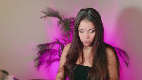 DivineLynn online show from May 15, 2026, 10:55 am