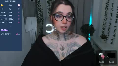 dixipixi_ online show from April 12, 2026, 5:45 am