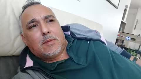 Snapshot of djeauzy77 chatting on April 8, 2026, 9:09 am djeauzy77 online show from April 8, 2026, 9:09 am