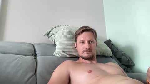 djo68686666 online show from June 5, 2026, 2:12 pm