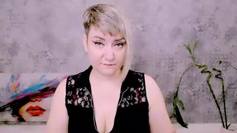 Snapshot of djullia chatting on July 2, 2026, 6:19 am djullia online show from July 2, 2026, 6:19 am