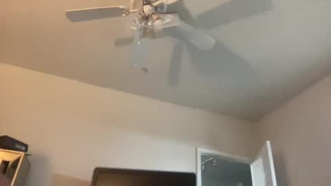 Snapshot of dlasian98 chatting on January 29, 2025, 2:40 am DL Asian Sissy online show from January 29, 2025, 2:40 am