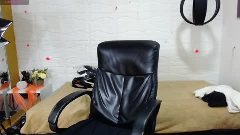 Snapshot of dmitrisanders1 chatting on December 19, 2024, 12:34 am Maybe in pvt online show from December 19, 2024, 12:34 am