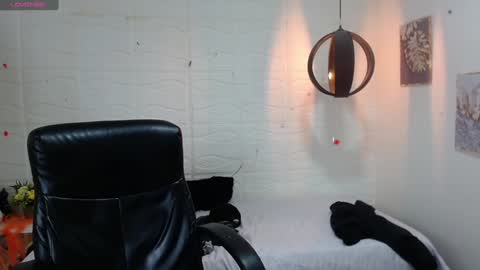 Snapshot of dmitrisanders1 chatting on December 24, 2024, 2:21 am Maybe in pvt online show from December 24, 2024, 2:21 am